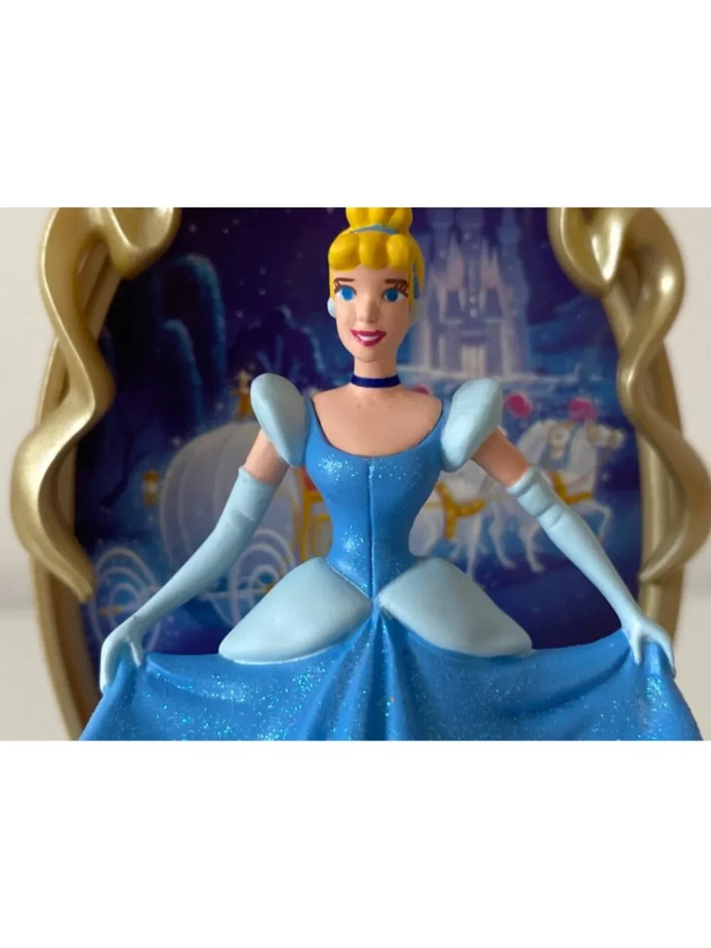 Hallmark 1997 Keepsake Disney Cinderella Ornament with Stand in box First Editio
